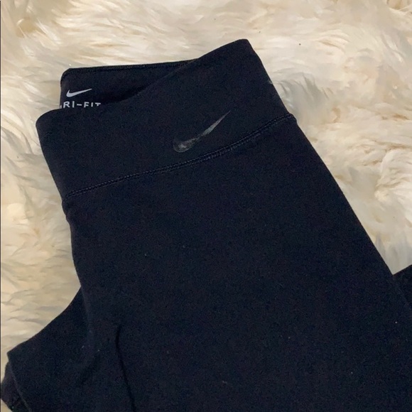 NIKE Dri-fit black crop leggings/capris - Picture 3 of 12